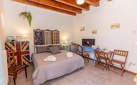 Centro Storico Redmood House A 5 Min Dal Mare, Breakfast, Aria Condizionata, Wi-Fi E Netflix